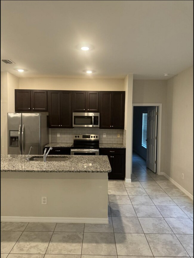 Foto del edificio - 3 Bedroom 2 Bathroom 2 Car Garage Home For Rent in North Port FL!