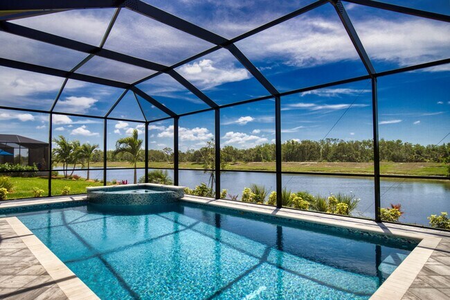 Foto del edificio - Seasonal Short-Term Heated Pool Home In Sa...