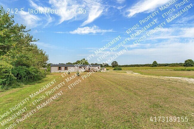 Foto del edificio - 242 S Iron Mountain Rd