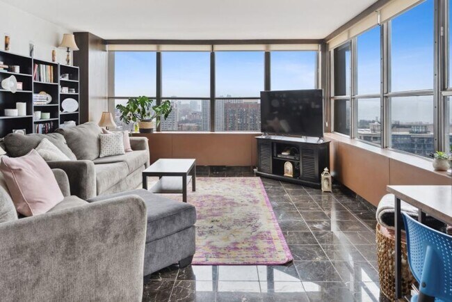 Foto del edificio - 2 bedroom in Chicago IL 60613