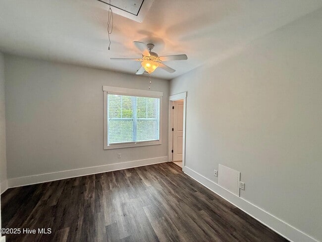 Foto del edificio - 4006 Tamarisk Ln
