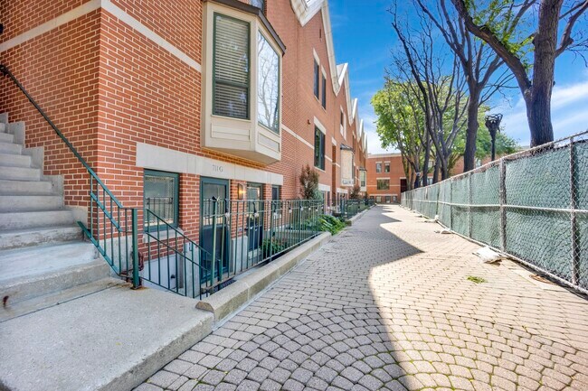 Foto del edificio - 711 S Ashland Ave