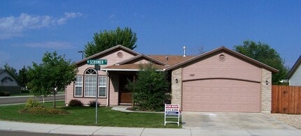 Building Photo - 1167 N Scrivner Ave