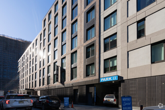 Building Photo - 540 Waverly