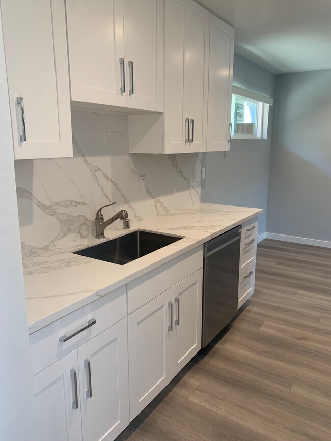 Kitchen - 1340 Palos Verdes Dr