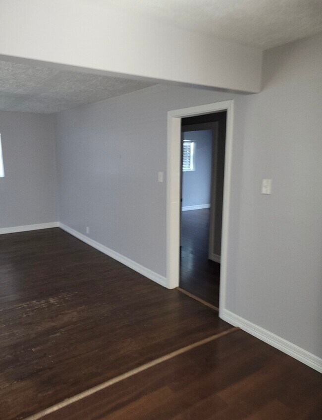 Foto del edificio - 6918 Irvington Blvd