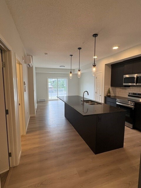 Building Photo - 1 bed + den, 2 bath unit located in the SW area of Belmont