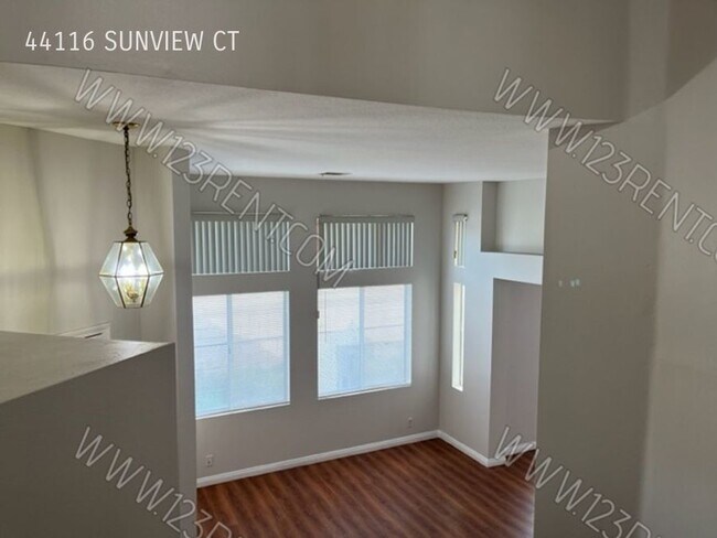 Foto del edificio - 3BD/ 2.5 BATH 2 STORY HOME EAST LANCASTER
