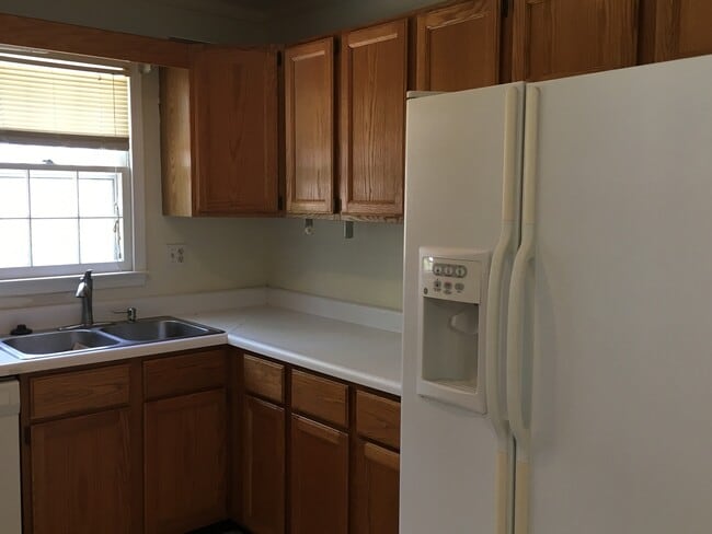 Foto del edificio - 6640 Lyndale~NEW-Small pet allowed!~ All hardwoods~Covered porch~ Fenced back yard~3 brm 2 bath ~