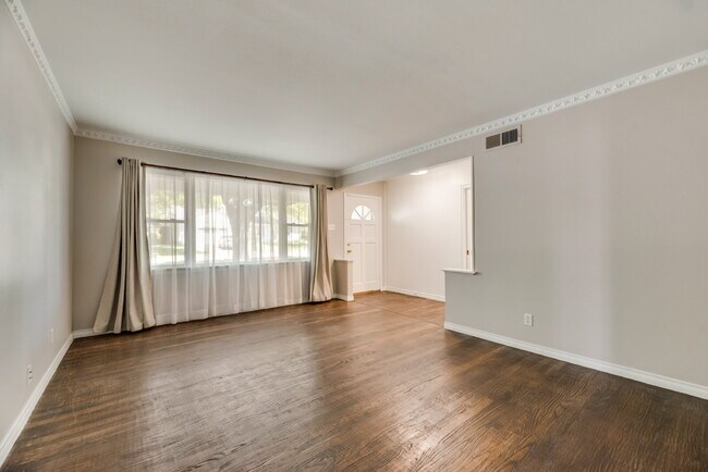 Building Photo - 11643 Rogue Way