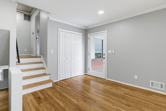 Building Photo - 3051 Highland Dr SE