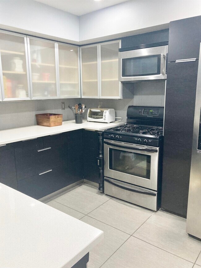 Building Photo - 804 Spinnaker Ct