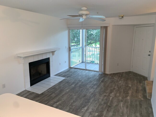Foto del edificio - Central Park II Condos -  Downtown Sarasota Annual Rental 1-Bedroom 1-Bath $1595