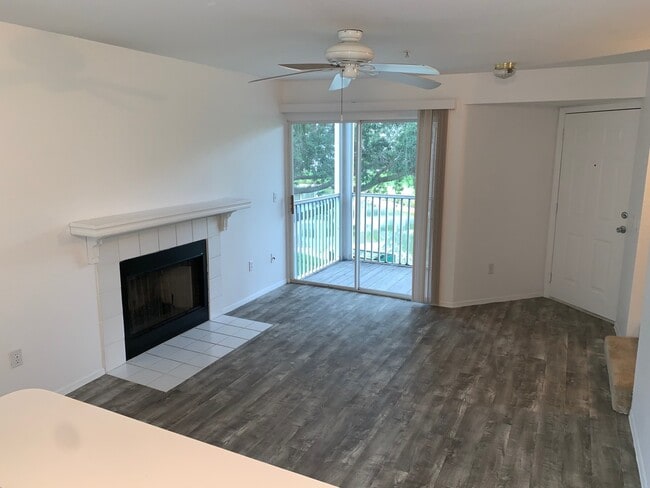 Building Photo - Central Park II Condos -  Downtown Sarasota Annual Rental 1-Bedroom 1-Bath $1595