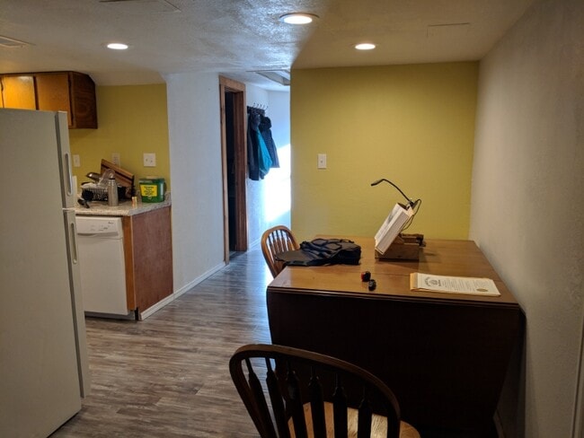 Building Photo - 801 Meng Dr