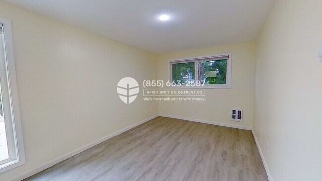 Building Photo - 11211 NE 68th St