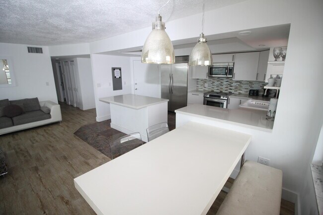 Foto del edificio - 1351 NE Miami Gardens Dr
