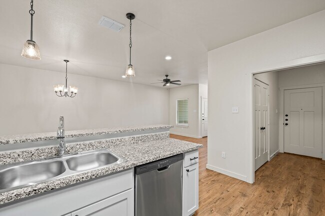 Foto del edificio - Modern Two Bedroom Townhome In Cooper!