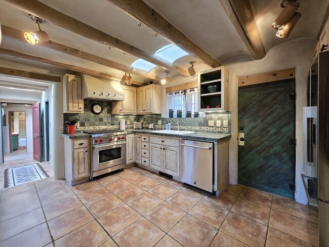 Building Photo - 770 Acequia Madre