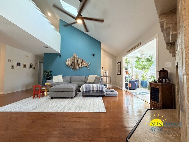 Foto del edificio - Stunning 5 Bedroom Home in Mary Esther with Beach Access, Pool and Solar Panels!