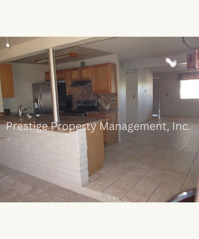 Foto del edificio - Check Out This 3/2 South-East Side Charmer!