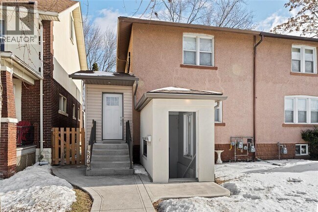 Building Photo - 1566 Bruce Ave