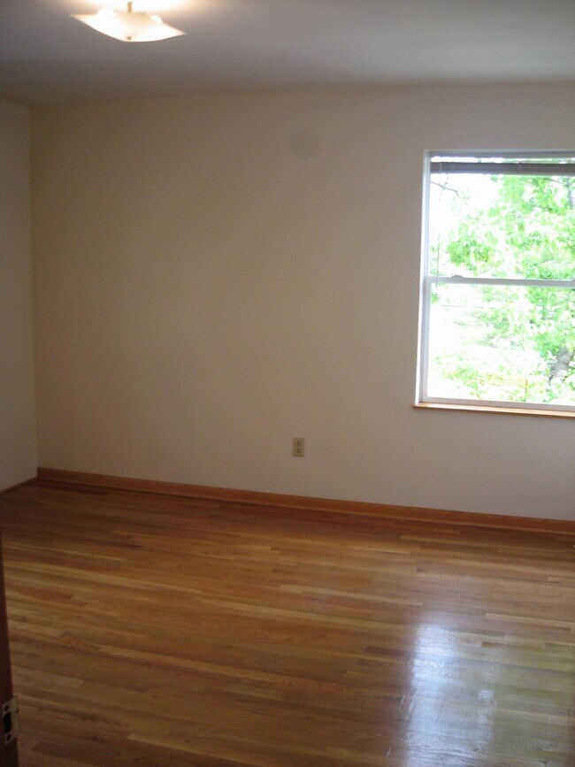 Building Photo - 3262 Glendora Ave