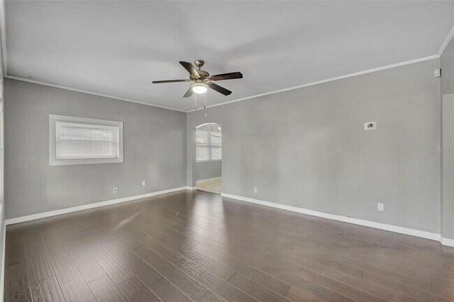 Foto del edificio - 1811 Park Lake St