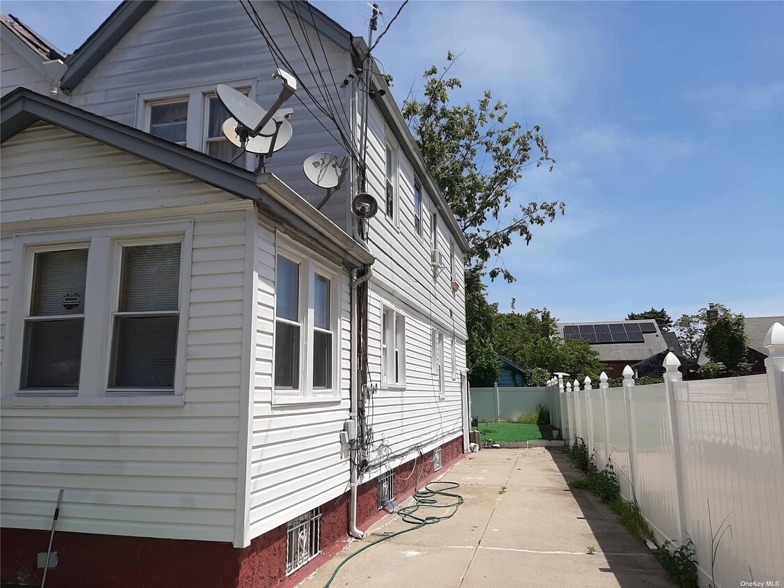 Primary Photo - 118-23 201st St