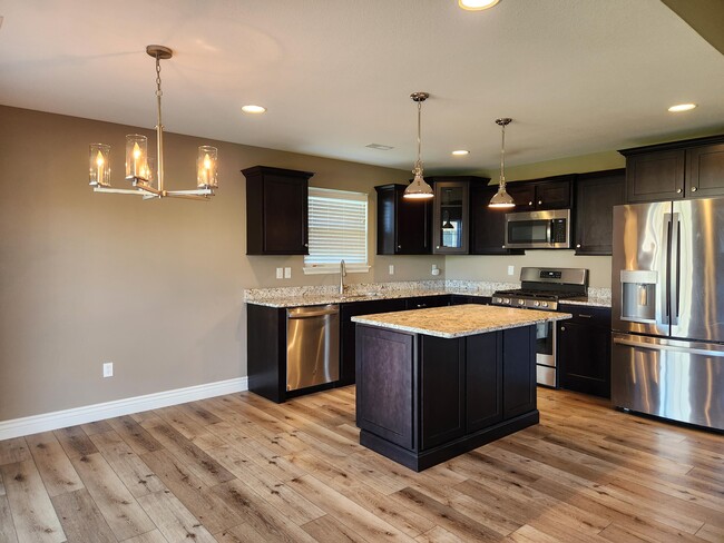 Building Photo - 4927 Kenora Dr
