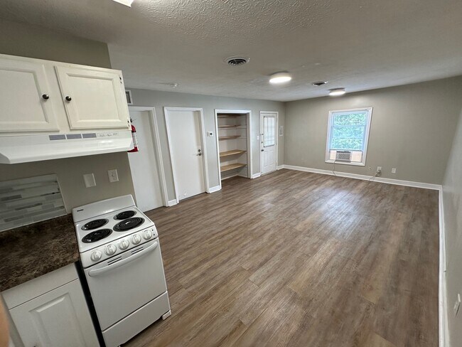 Foto del edificio - 335 W State St