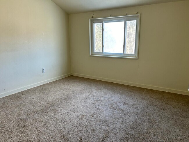 Building Photo - 464 Elias Dr