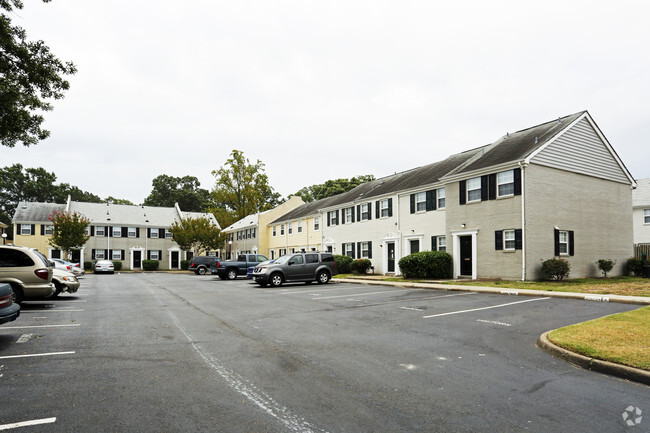 Foto del edificio - Hilton Village Townhomes