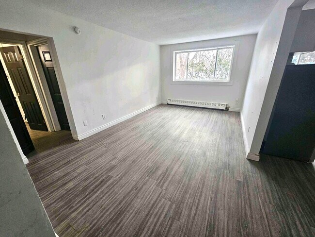 Photo du bâtiment - Recently Renovated 1 Bedroom 1 Bathroom Apartment!