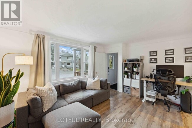 Building Photo - 2427 Ave du Chasseur