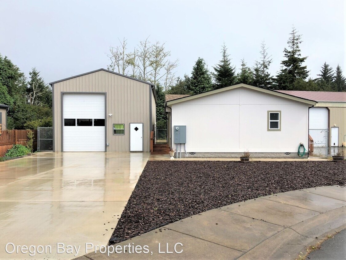 Foto principal - 3 br, 2 bath House - 63447 JAMES DR