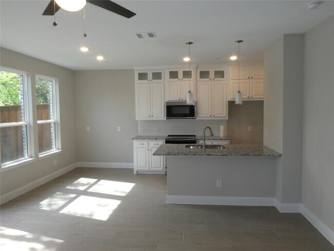 Building Photo - 2129 Lovedale Ave