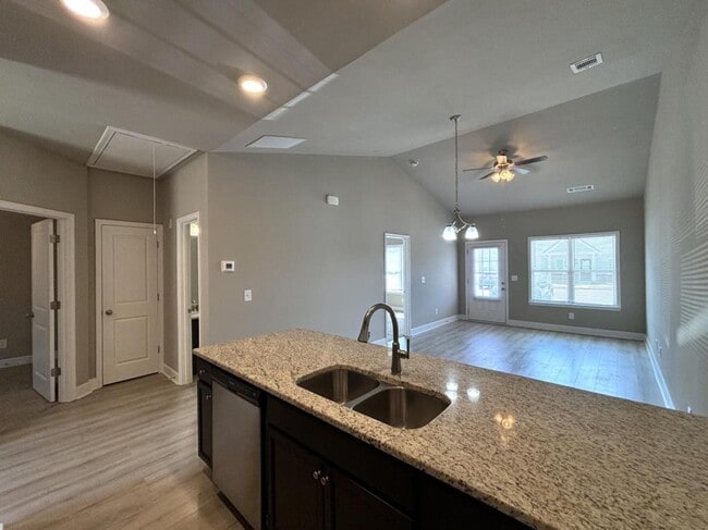 Building Photo - 602 Parkview Ct