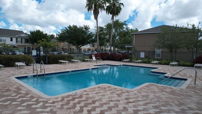 Building Photo - 2 Bedroom - 2.5 Bathroom - Gated Community - Community Pool