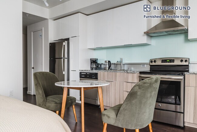 Foto del edificio - 288 106th Ave NE