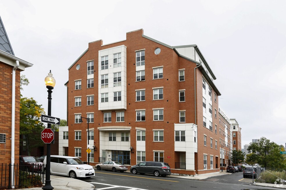 50 Centre/Enso (Artist) Flats Rentals Brockton, MA