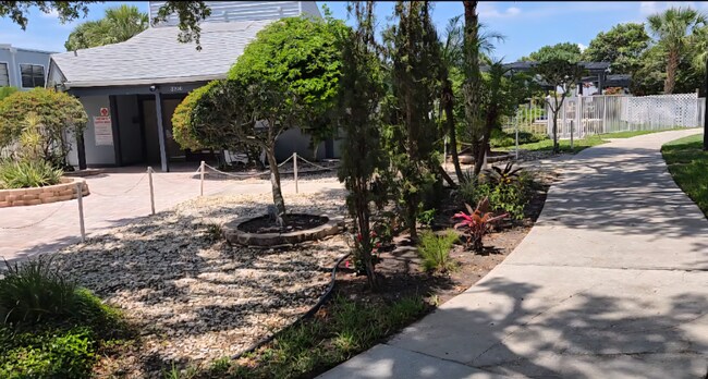 Building Photo - 4008 Atrium Dr