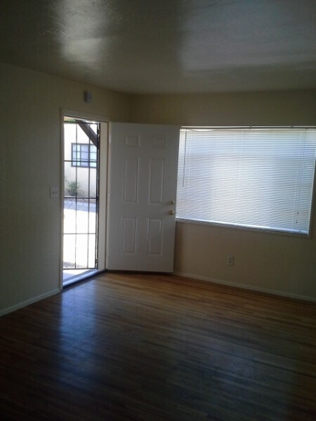Building Photo - 209 Grove