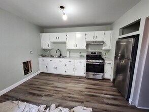 Building Photo - 309 Duke St W