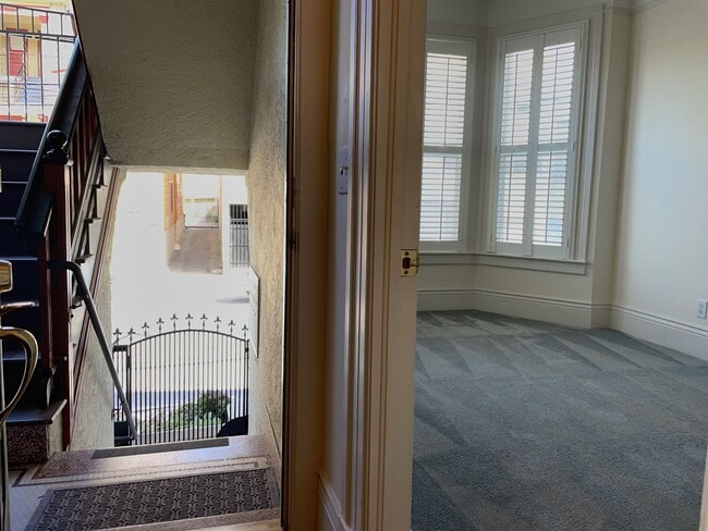 Building Photo - 1 Bed + Office/Living, 1 Bath - Noe Bernal...