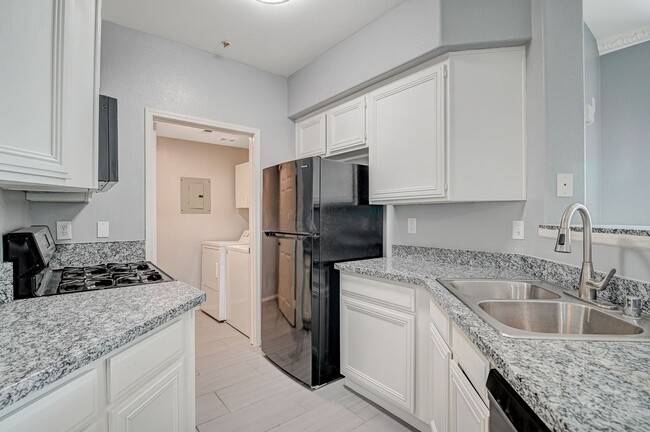 Building Photo - Check out this 2 bedroom upgraded condo!