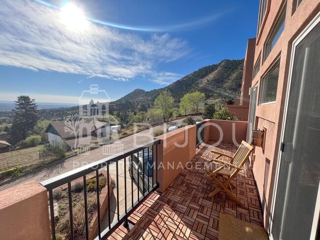 Building Photo - Incredible Views at the Top of Manitou Spr...