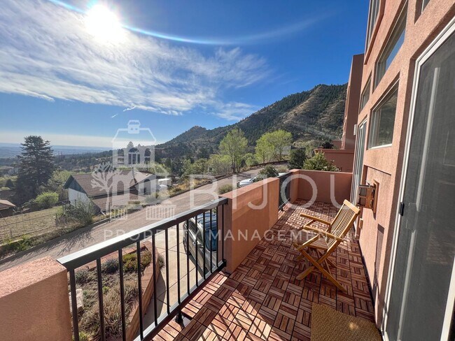 Foto del edificio - Incredible Views at the Top of Manitou Spr...