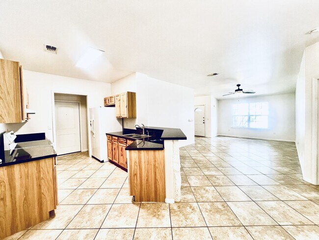 Foto del edificio - 3-Bedroom/2-Bath Duplex in Lago Vista