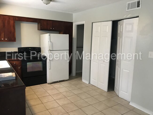 Building Photo - 1407 Mana Ln